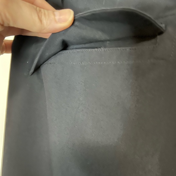 Versatile and sleek Patagonia women’s pant great for travel and outdoor activity - Picture 7 of 10